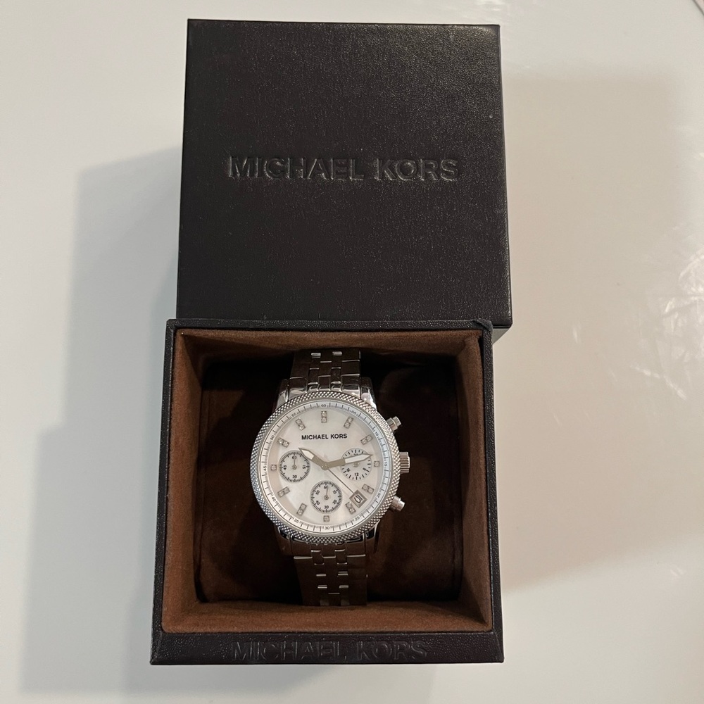 Michael Kors Women’s Silver Stainless Steel with Mother of Pearl Dial MK5020
